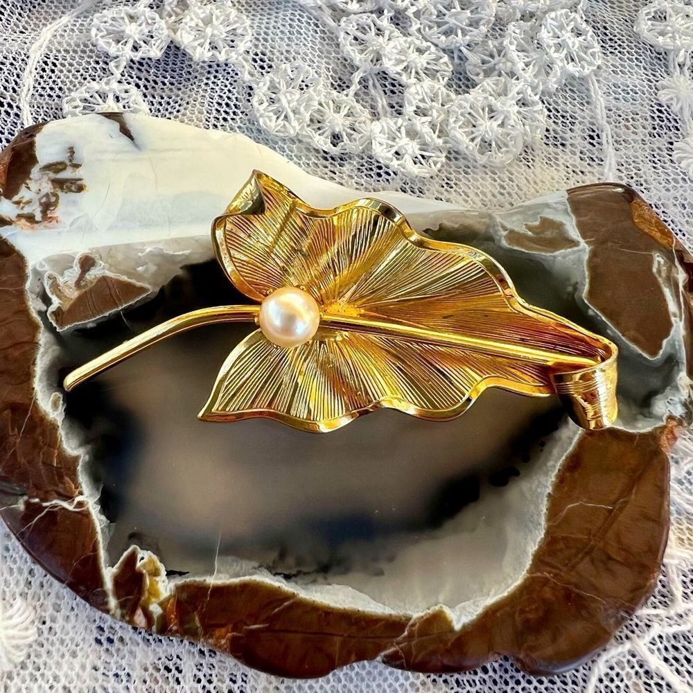 Vintage Midcentury Leaf Brooch with Prong Set Pearl